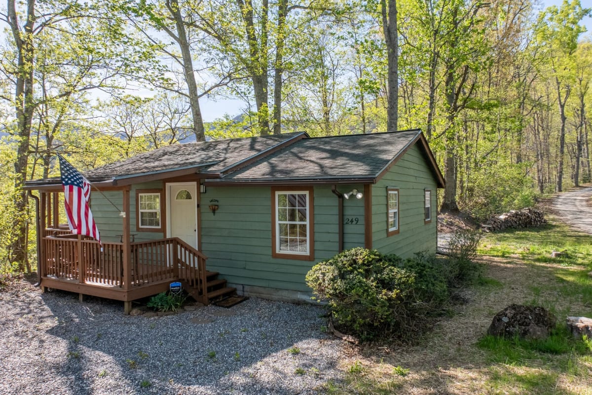 Peaceful Ridge Cabin