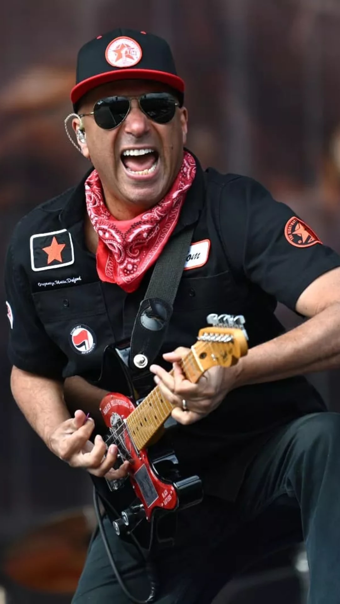 Tom Morello se despede da mãe e relembra legado de militância e ensino