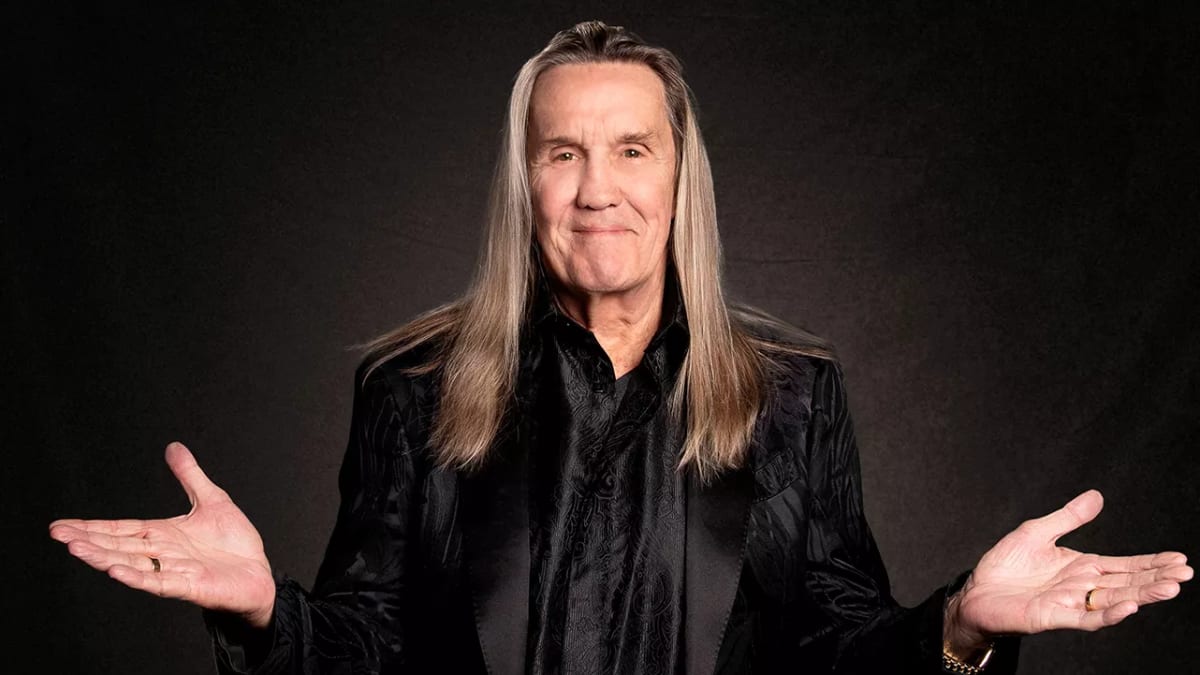 O baterista que mantém o ritmo do Iron Maiden com precisão quase mecânica
