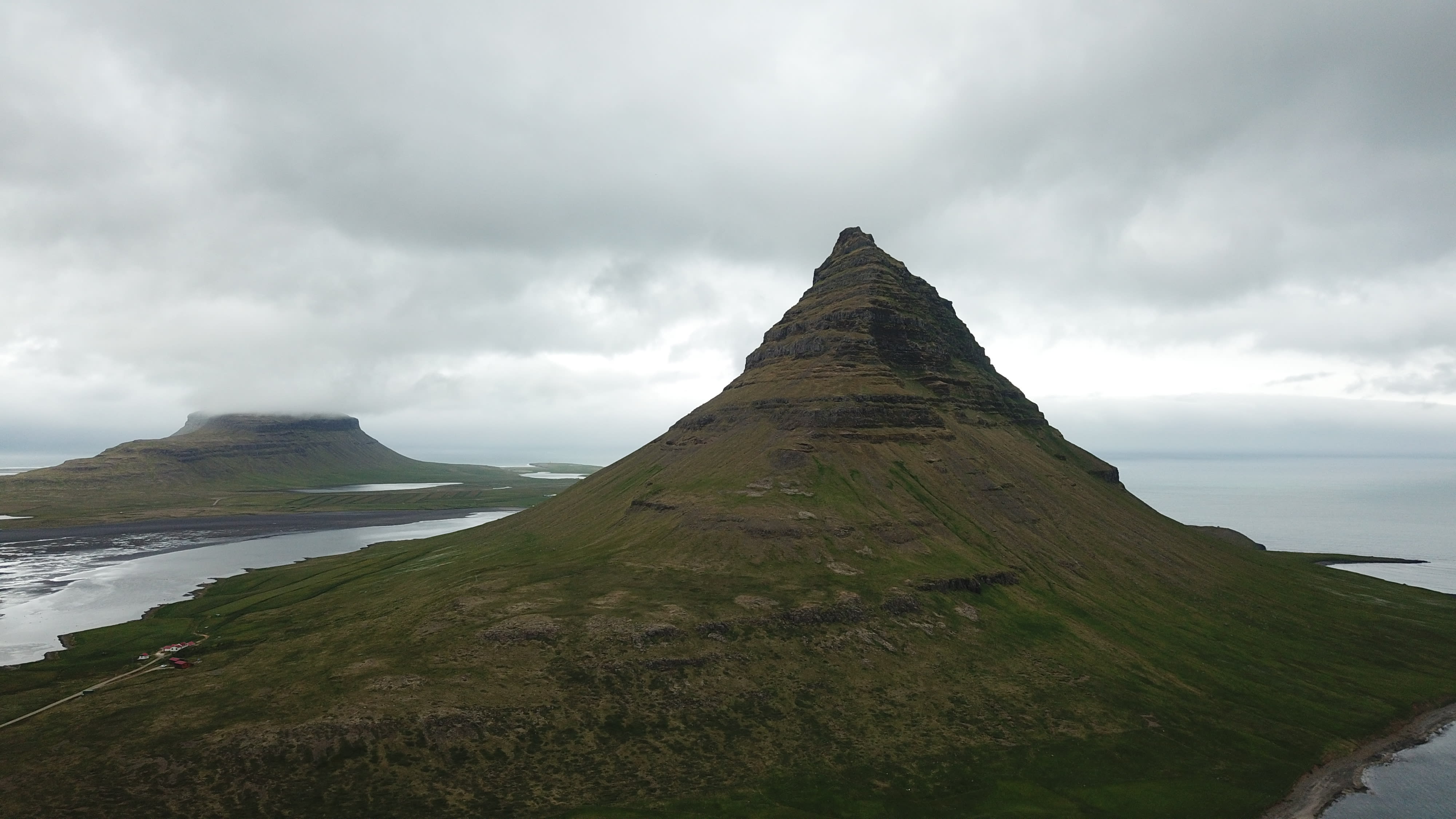 iceland photo 81ce9a06-0cb4-5327-8b0a-dde378e8fd96