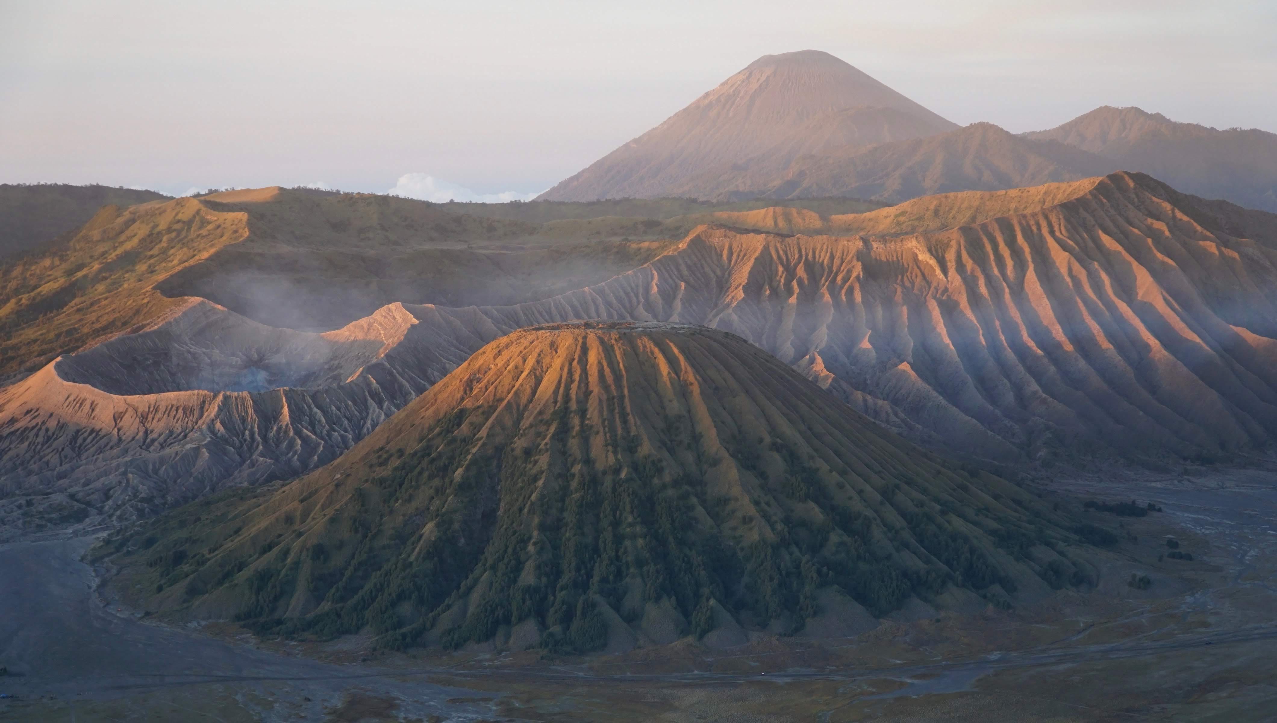 indonesia photo 0289b7b8-525d-5500-ae29-331cb2fd7dcb