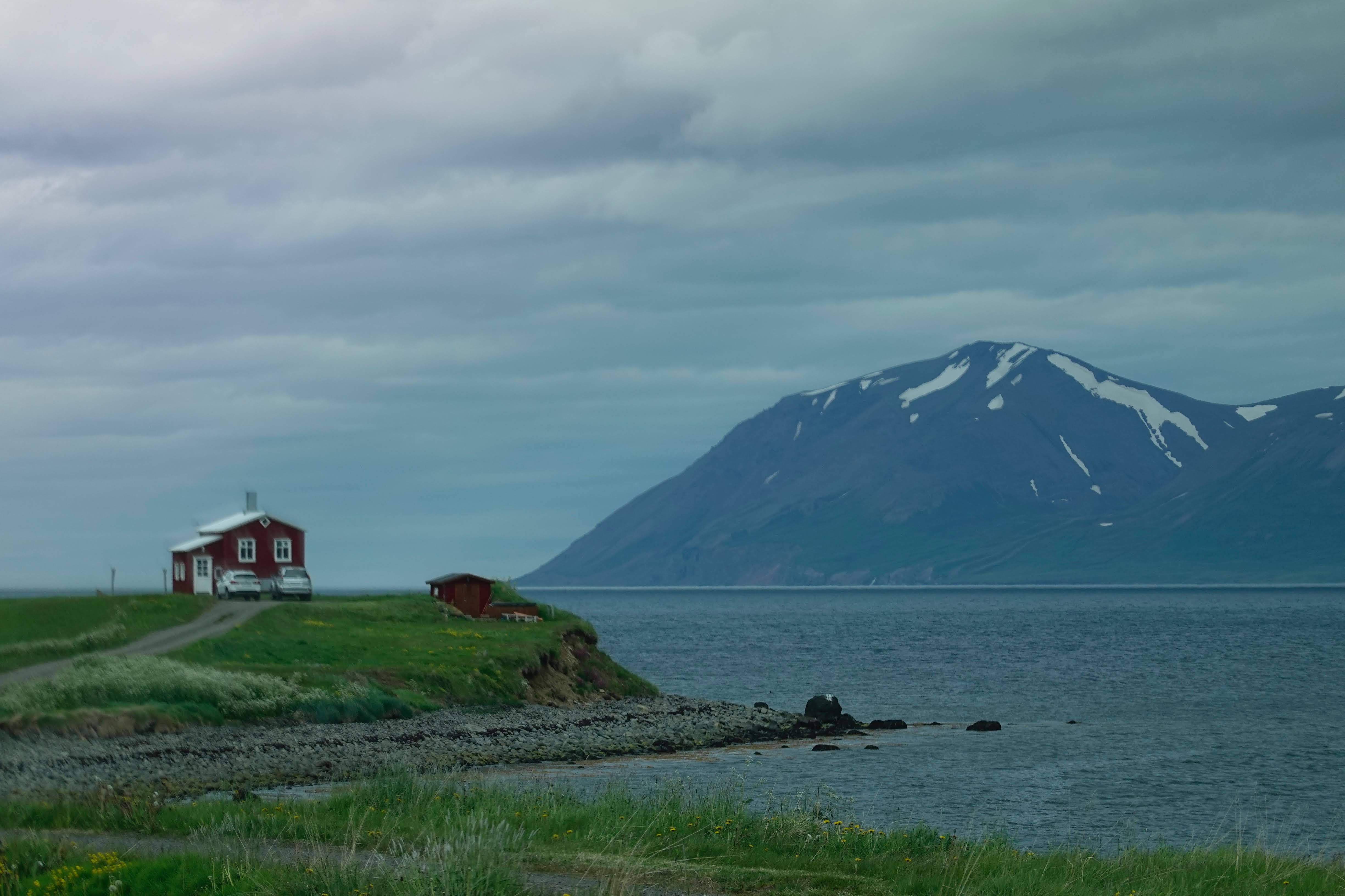 iceland photo 6b7e657f-e0fc-5074-87ae-ebdda0978220