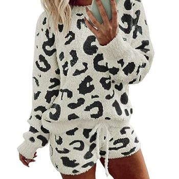 Womens Fuzzy Fleece Pajamas 2 Piece Warm Luonge Set Printed Sweater Top and Shorts Lounge Set Sweatsuits Black Leopard M