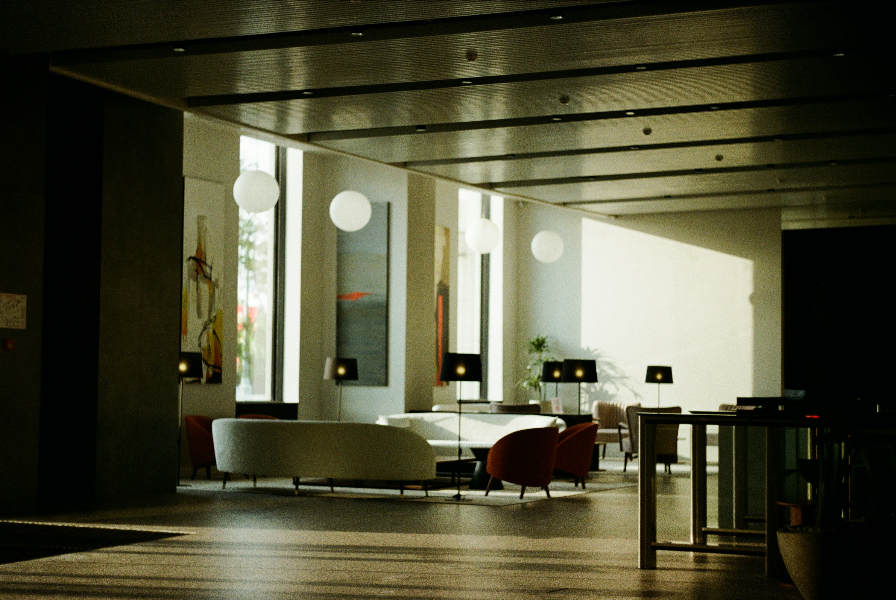 Acoustic Zoning for Hospitality Spaces Without Losing Luxury
