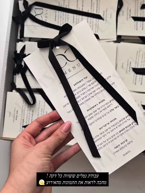 תפריט חד צדדי + פתק אישי + פפיון קטיפה שחור 3