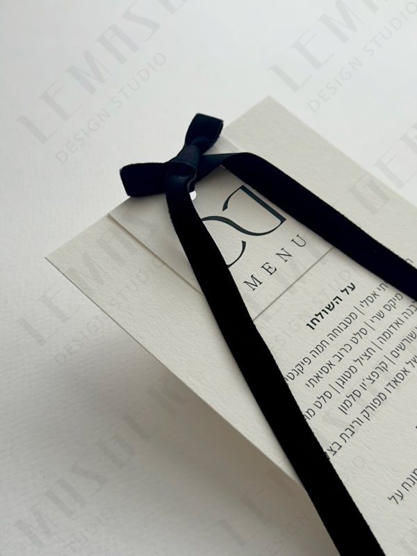 תפריט חד צדדי + פתק אישי + פפיון קטיפה שחור 2