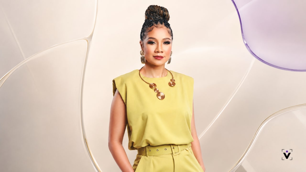 Editorial visual representing Liesl Penniken’s solo identity beside Jamali’s return, featuring a mature South African vocalist under soft stage light, three-part harmony shadows in the background, solo microphone focus, pop and R&B textures, warm gold highlights, deep purple shadows and premium Viranova glass styling.