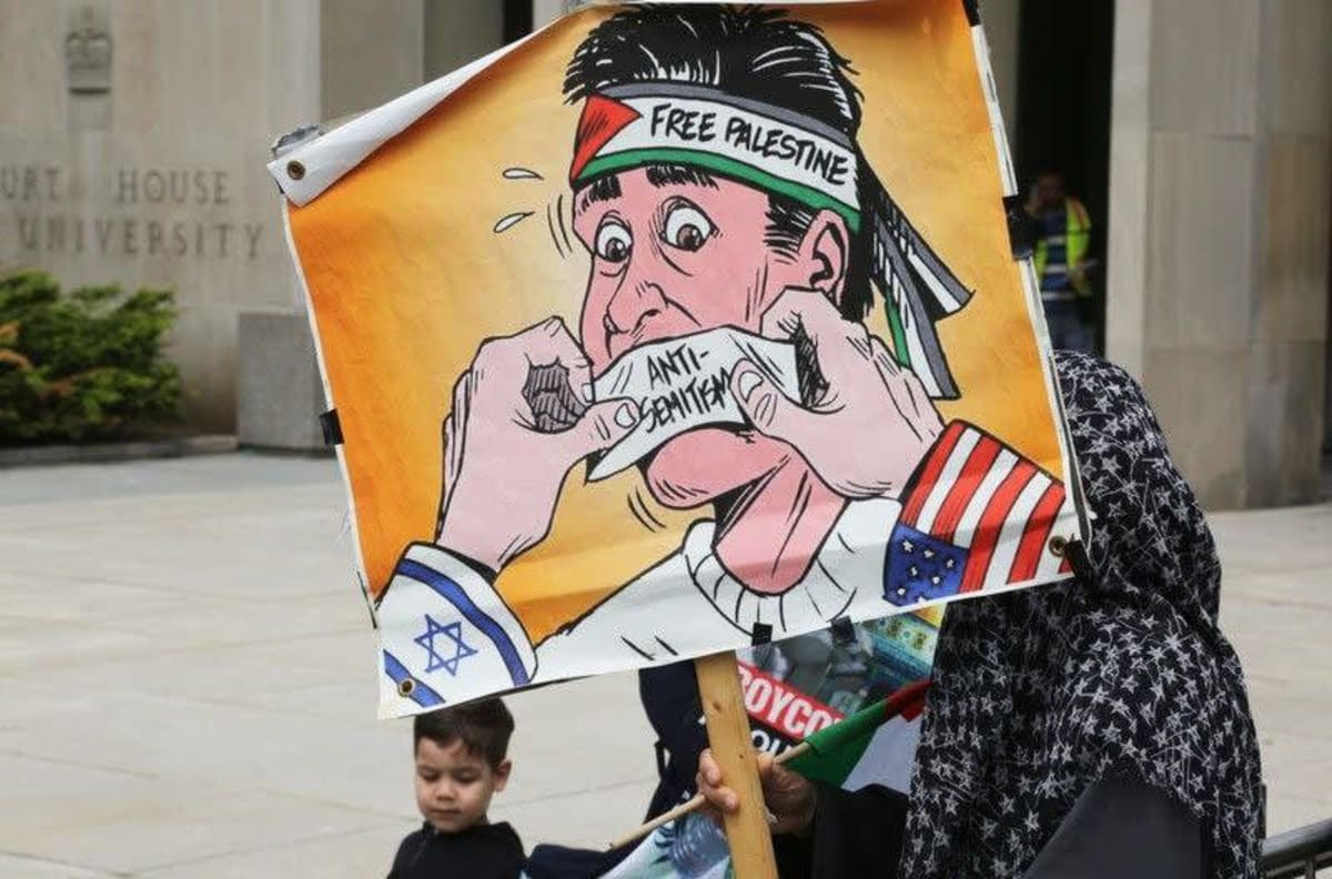 Don't confuse anti-Zionism with anti-Semitism. A no confundir anti-sionismo con anti-semitismo Carlos Latuff