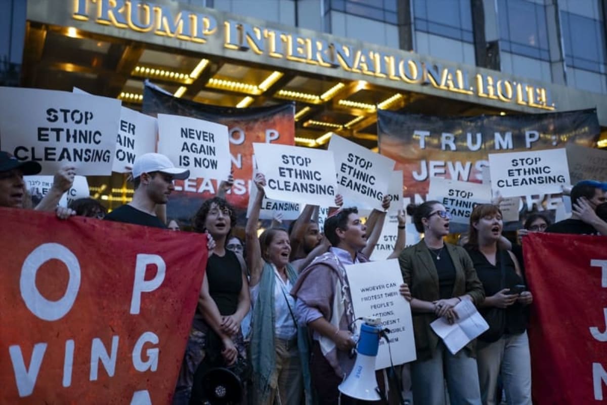 Jewish activists protest starvation in Gaza outside Trump hotel in New York, USA 04 July 2025