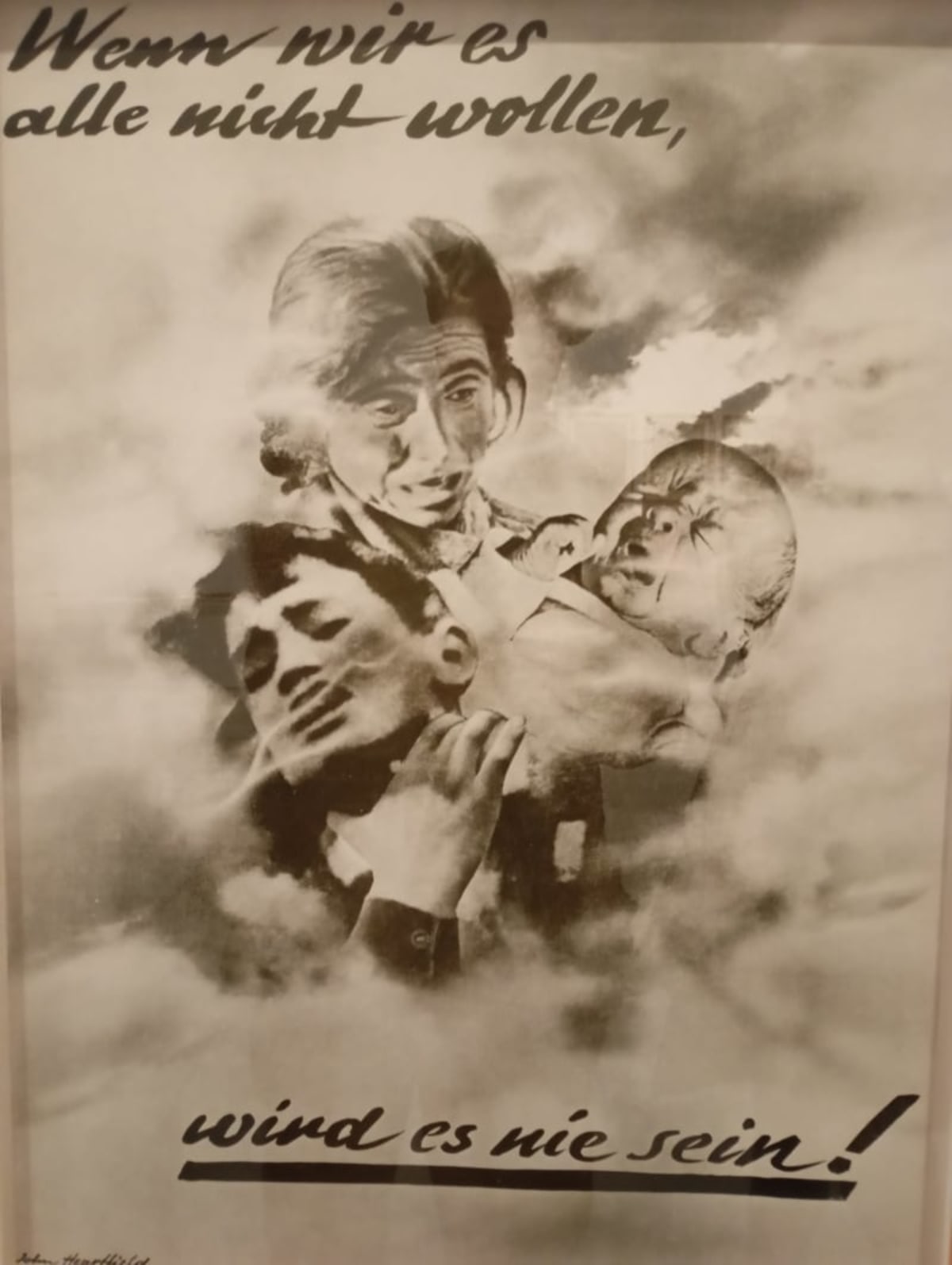 No es inevitable si todos nos oponemos. Wenn wir es alle nicht wollen, wird es nie sein. John Heartfield (1891–1968)