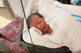 Gaza, malnutricion deaths, 165 children. Pregnancy and delivery. Gaza, 165 niños muertos de hambre. Embarazo y parto. ENG ESP