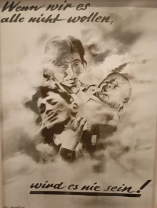 No es inevitable si todos nos oponemos. Wenn wir es alle nicht wollen, wird es nie sein. John Heartfield (1891–1968)