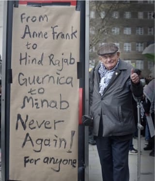 Holocaust Survivor Stephen Kapos. Por Stephen Kapos, superviviente del Holocausto