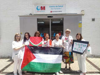Todos los viernes, en las puertas de centros sanitarios, por Palestina