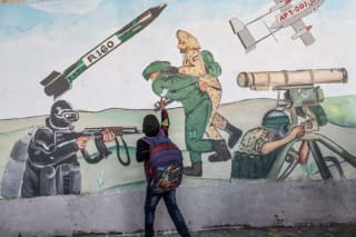 Mural in Gaza depicting Palestinian fighters and a captured IOF soldier in Gaza. Mural en Gaza sobre la Resistencia y la captura de un soldado israelí