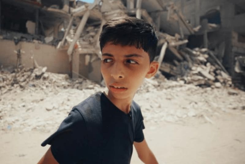 Documental. 'Gaza: How to Survive a Warzone'. Yousef Hammash Yousef, Jamie Roberts, Jamie Roberts Amjad Al Fayoumi and Ibrahim Abu Ishaiba ENG ESP