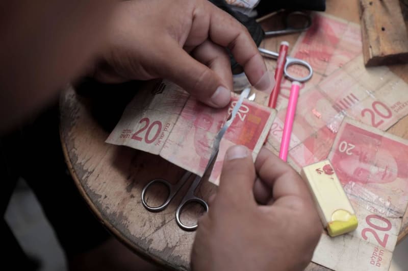 Liquidity crisis in Gaza. Falta de liquidez monetaria en Gaza. ESP ENG