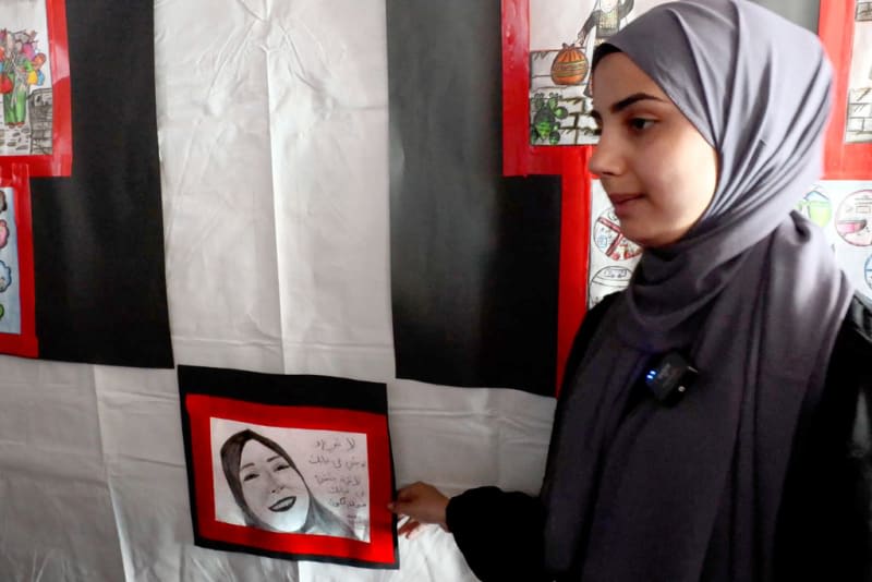 Absent faces, destroyed homes – young students paint the pain of Gaza. Dibujos frente al dolor. ESP ENG