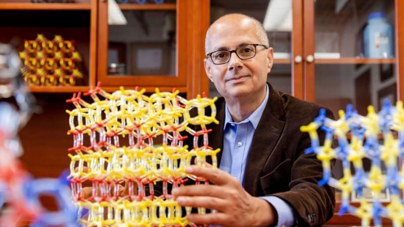 Omar Yaghi, origen palestino, premio Nobel de Química 2025. From Palestinian refugee to Nobel glory ESP ENG