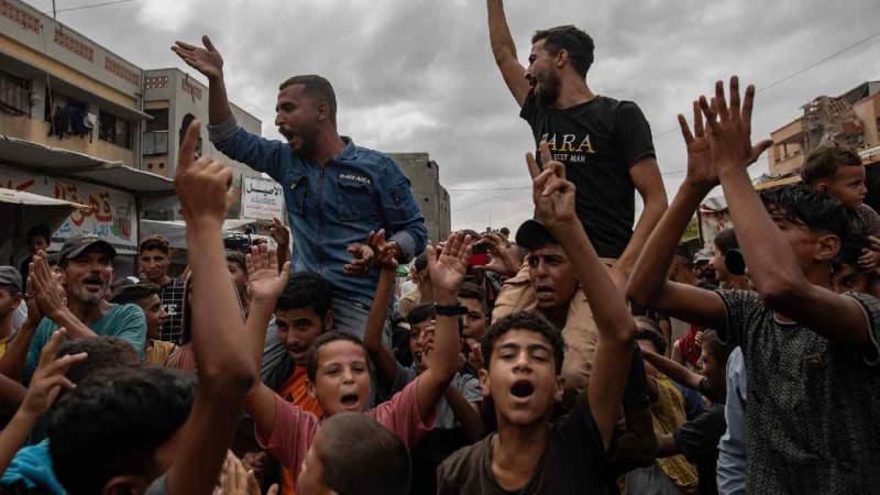 Nos alegra, claro, que dejen de caer bombas en Gaza...We are glad, of course, that the bombs have stopped falling on Gaza...ESP ENG