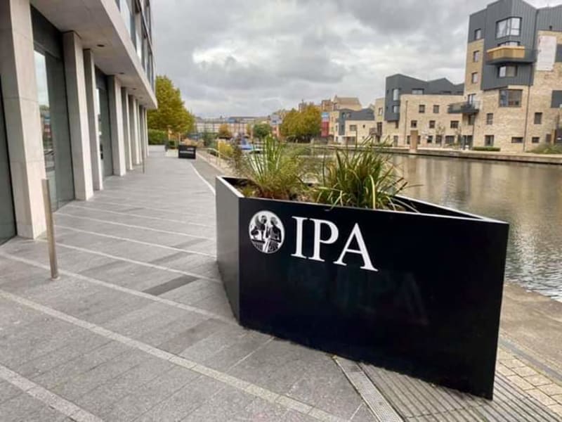 Psychoanalysts? Please resign from the IPA (International Psychoanalytical Association). ¿Psicoanalista? Por abandone la Asociación Internacional de Psicoanalistas. ENG ESP