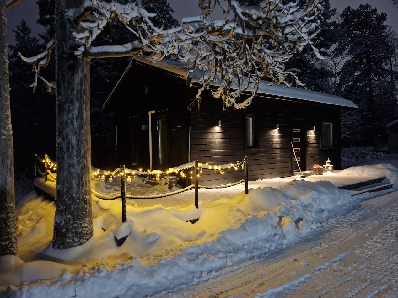 Leviland cabin in winter