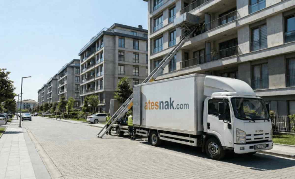 Tuzlada Asansorlu Evden Eve Nakliyat Kamyonu