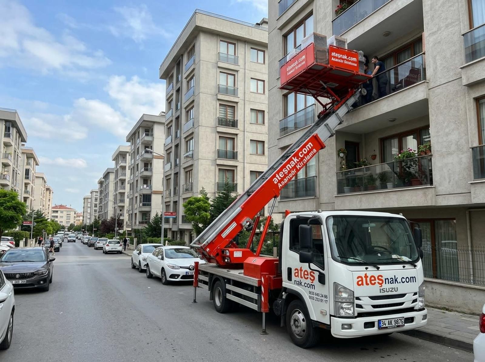 İstanbulda ev taşıma işinde kullanılan Ateşnak asansörü