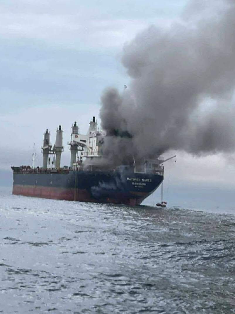 🚢🔥 ESCALADE DANS LE DÉTROIT D'ORMUZ : UN NAVIRE CARGO AMÉRICANO-ÉMIRIEN FRAPPÉ PAR L'IRAN — ANALYSE COMPLÈTE
