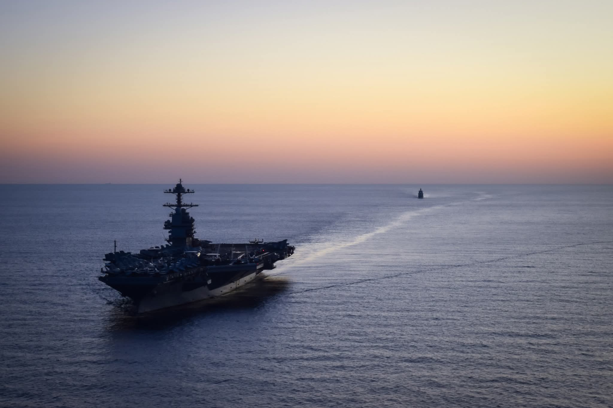🚢🔥 USS GERALD R. FORD CONTRAINT AU RETRAIT : LE PLUS GRAND PORTE-AVIONS DU MONDE QUITTE LA ZONE DE GUERRE