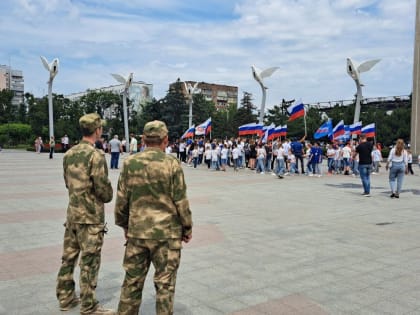 Полицейские обеспечили общественный порядок в ходе празднования Дня России в Мариуполе