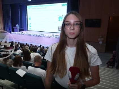 Съемочная группа ТК @mariupol24tv присутствовала на педагогическом совещании "Год семьи в системе образования ДНР&q