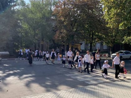 В новом учебном году инспекторы ДПС ежедневно в утренние часы обеспечивают безопасность дорожного движения близи школ Ре