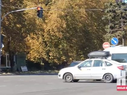 "Мариупольавтодор" поэтапно проводит монтаж светофоров на центральных улицах города