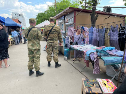 В Мариуполе полицейские ведут борьбу со стихийной торговлей