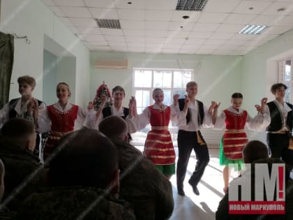 Коллективы ДК Металлургов подарили защитникам Мариуполя праздничную атмосферу Рождества