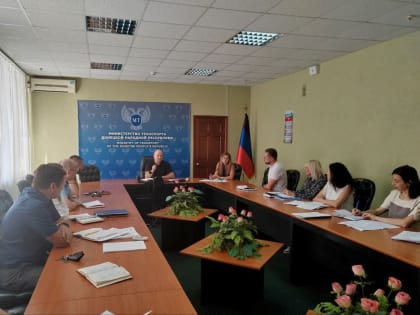 Владимир Тужилин дал поручение ускорить работу по организации выпуска нового подвижного состава на маршруты общественног