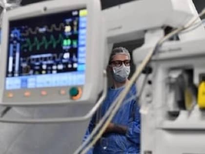 Врачи в Мариуполе спасли жизнь девочки, которая повредила почку при падении с высокой горки