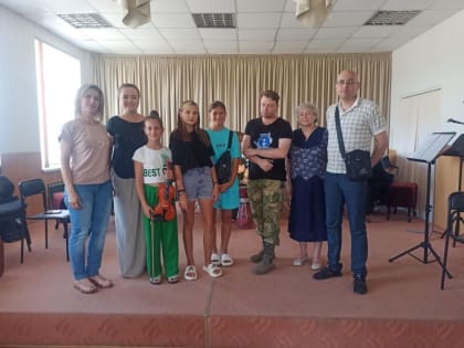 В школах искусств Мариуполя и пгт. Сартана проходил мастер-класс всемирно известной скрипачки Марианны Васильевой