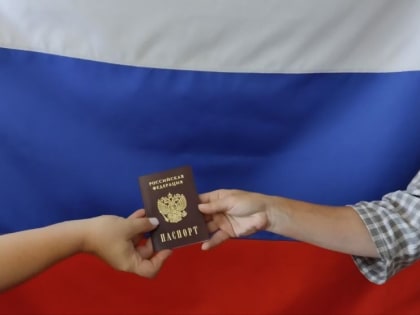 Осужденной, отбывающей наказание в ИК-13, вручили паспорт РФ