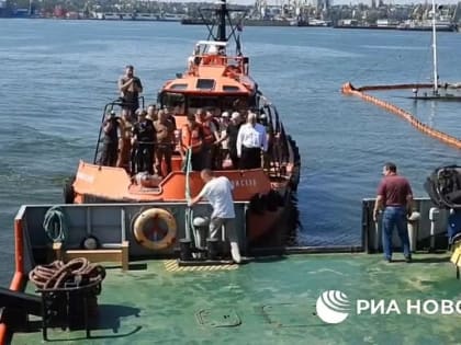 Мемориальную доску морякам ВМФ России, погибшим при освобождении Мариуполя в ДНР, открыли в порту этого приазовского гор