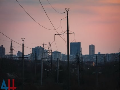 В Мариуполе 10 тыс. абонентов остаются без света после вчерашнего урагана