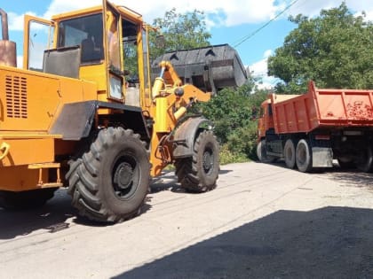 Санкт-Петербург продолжает оказывать помощь в уборке территорий Ильичевского района города Мариуполь