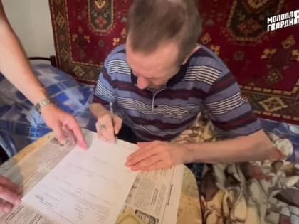 Мариуполь. Активисты «Молодой Гвардии Единой России» и «Волонтерской Роты» за две недели помогли подать документы на...