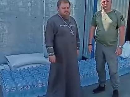 Заслуженный артист России Сергей Куприк передал гуманитарную помощь в храм Мариуполя