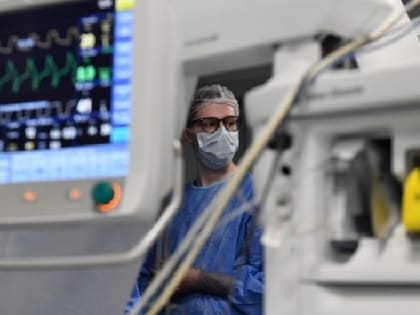 Врачи в Мариуполе спасли жизнь девочки, которая повредила почку при падении с высокой горки