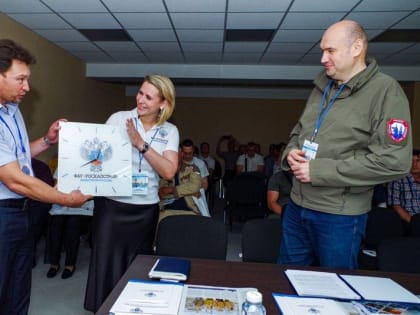 Мариупольский строительный профильный колледж (МСПК) получил фирменные часы ФАУ «РосКапСтрой» в честь первого выпуска...