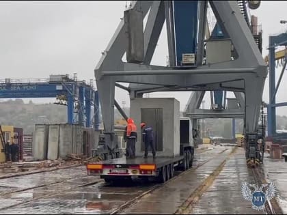 Мариупольский морской торговый порт продолжает работу по отгрузке грузов в Республику