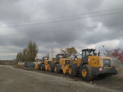 В распоряжение МУП «Коммунальник» г. Мариуполь поступило 4 новых фронтальных погрузчика, сообщил и.о. заместителя Предсе