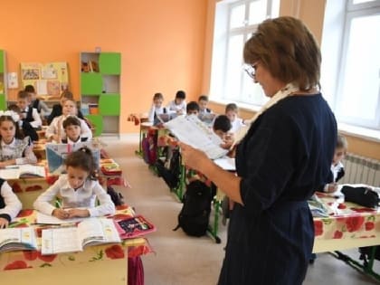 В Мариуполе до конца 2023 года восстановят более 40 школ